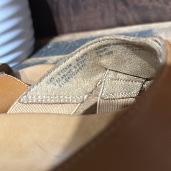 Cobbie Cuddlers Tan Leather Clogs - Picture 8 of 9